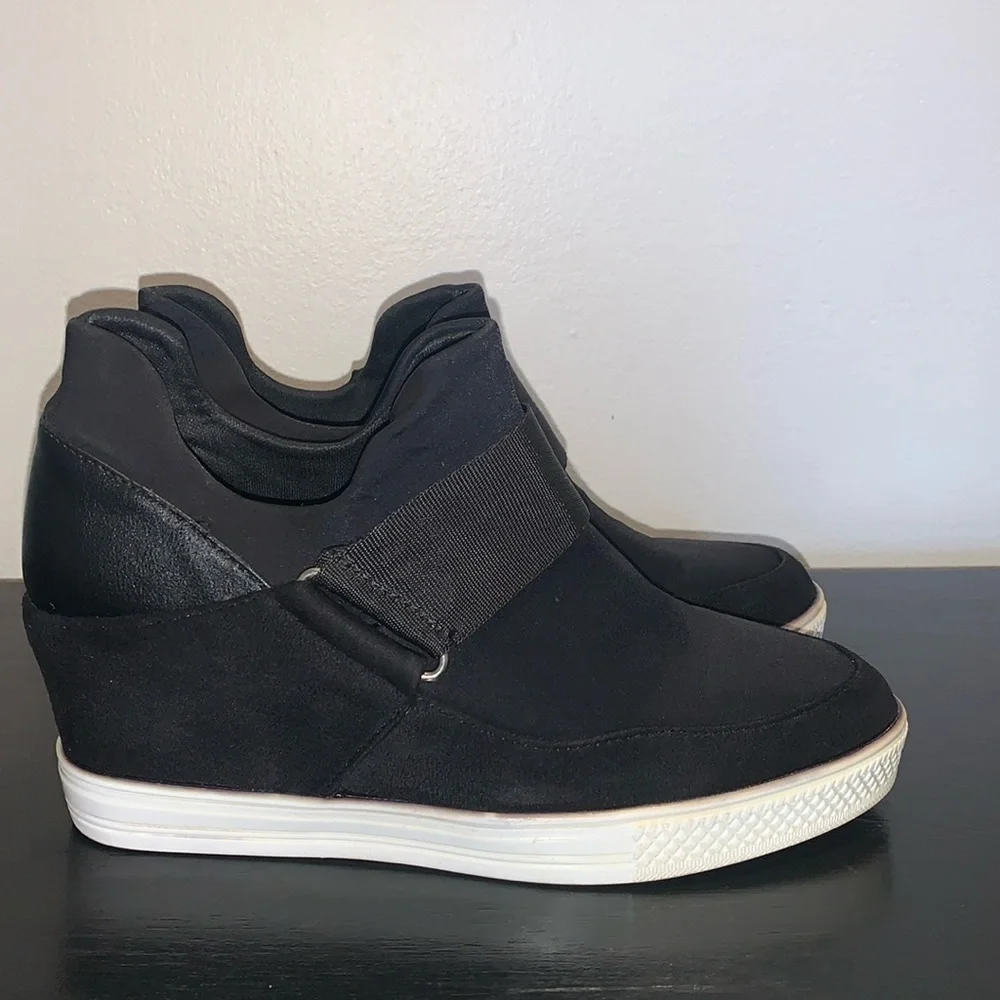 Nicole‎ Miller New York wedged shoes.  Size 8.5